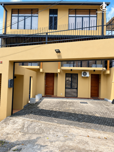 House for Sale in Thalawathugoda - Three-Storey House with Three Separate Units for Sale in Crestwood Terrace - photo 1