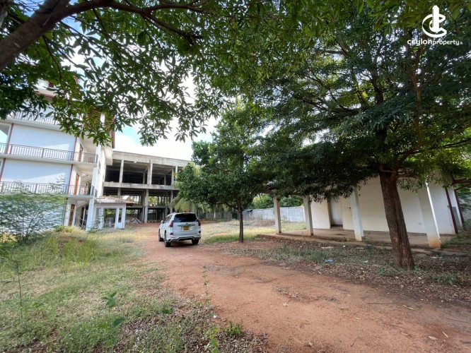 Commercial Property for Sale in Dambulla - Partially Completed Hotel Development for Sale – 85 Perches, Galahitiyawa, Dambul…