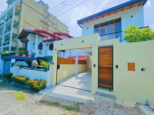 House for Sale in Thalawathugoda - Brand New 3-Storied House – Thalawathugoda City