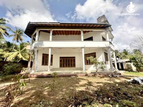 House for Sale in Kadawatha - Spacious 2-Story House in a Prime Location - Kadawatha, Sri Lanka