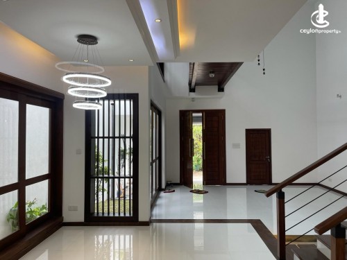 House for Sale in Athurugiriya - 05 Bedroom House for Sale in Athurugiriya - HL35578