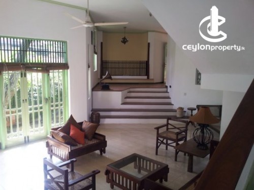 House for Sale in Nugegoda - 04 Bedroom House for Sale in Nugegoda - HL35677