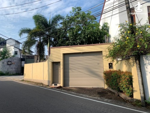 House for Sale in Thalawathugoda - 15 Perch Land with 05 BR House for Sale on Thalawathugoda