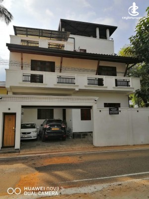 House for Sale in Malabe - 08 Perch Land with 03 Storied 04 BR House for Sale in Malabe