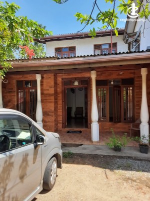 Land for Sale in Thalawathugoda - 10 P Commercial Land with a House for Sale in Thalawathugoda