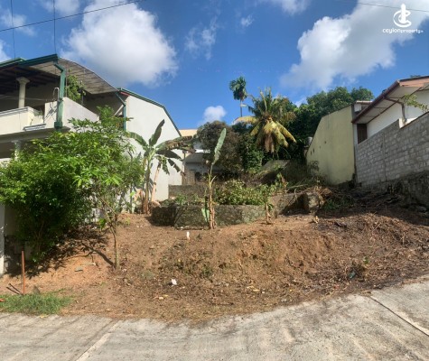 Land for Sale in Malabe - 11 Perch Land for Sale in Gamunupura Lane, Malabe