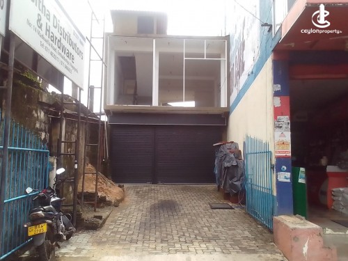 Commercial Property for Sale in Pita Kotte - 07 P Land with a Commercial Building for Sale in Embuldeniya