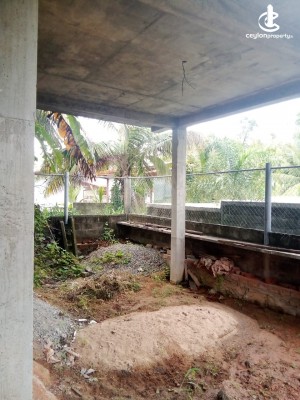 House for Sale in Athurugiriya - 10 P Land with Half Built House for Sale in Athurugiriya