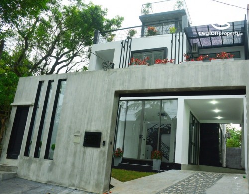 House for Sale in Malabe - 8.8 P Land with 04 BR 02 Storied House for Sale in Malabe