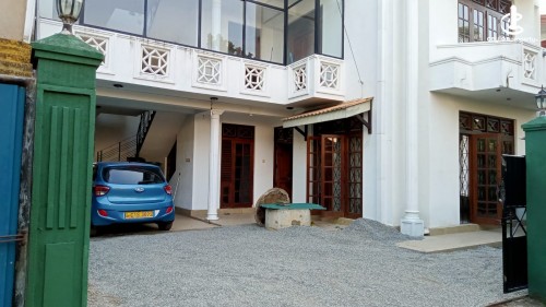House for Sale in Boralesgamuwa - 10 P Land with 03 Unit 09 BR House for Sale in Borlesgamuwa