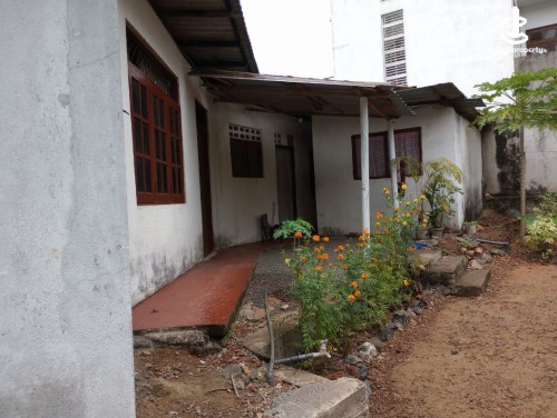 Land for Sale in Kottawa - 6.1 Perch Land with a Livable House for Sale in Kottawa