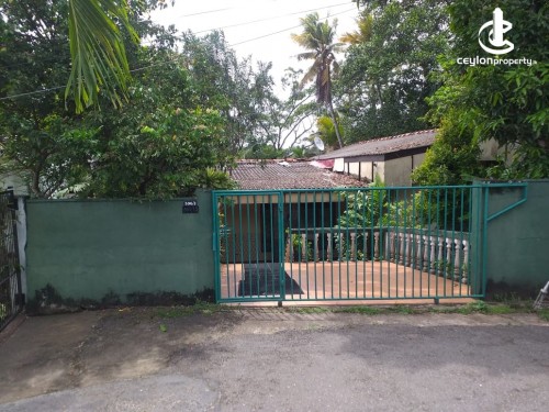 Land for Sale in Pita Kotte - 17.5 Perches of Land with a Livable Old House in Kotte