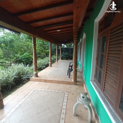 Land for Sale in Kaduwela - 89 P Land with 05 Bedroom Livable House for Sale in Kaduwela