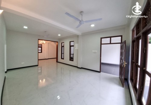 House for Sale in Boralesgamuwa - 10 P Land with 05 Bedroom House for Sale in Boralesgamuwa