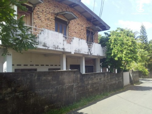 Land for Sale in Nugegoda - 10 P Land with a Livable 02 Unit House for Sale at Nugegoda