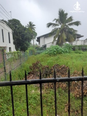 Land for Sale in Nugegoda - 72 Perch Land with a Livable House for Sale in Nugegoda