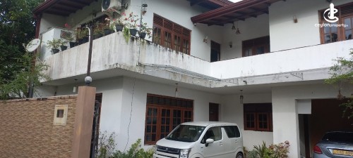 House for Sale in Pita Kotte - 12 P Land with 04 BR Upstair House for Sale in Pita Kotte