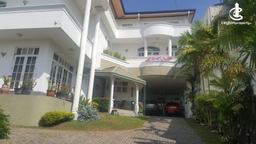 House for Sale in Pita Kotte - Rajamahavihara Road 09 Bedroom - 03 Unit House on 30 Perches for Sale