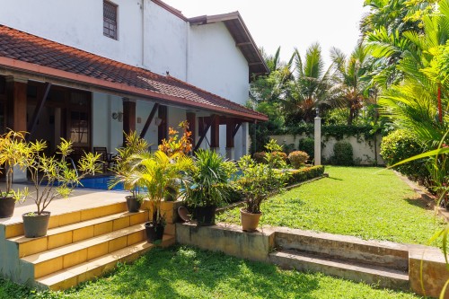House for Sale in Dehiwala - Dehiwela, Lake Road, Off Attidiya Road, a Luxurious House Overlooking the Lake for Sale