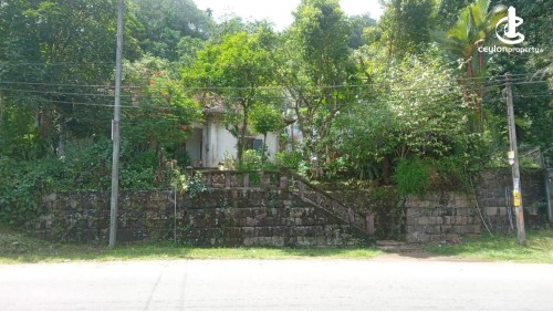 Land for Sale in Yatiyantota - Yatiyantota, in Close Proximity to the Town Centre, 20.7 Perch Land with Old liveable House f…