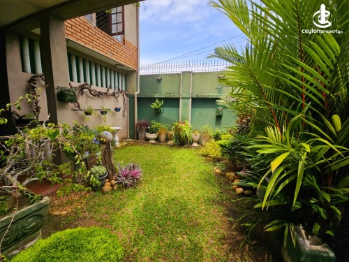 House for Sale in Ratmalana - Ratmalana, 02nd Lane Large 03 storied house on 13 Perch Land for Sale