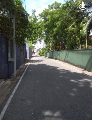 Land for Sale in Nugegoda - Nugegoda - 20.25 Perches of Prime Residential Land with a House for Sale