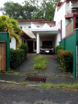 House for Sale in Piliyandala - Piliyandala Polgasowita, School Lane 10.5 Perches of Land with a House for Sale