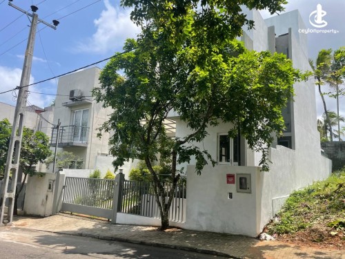 House for Sale in Malabe - Malabe, Sparkles Residencies 1370 sq.ft 04 Bed Room House on 6.25 Perch of Land for Sale