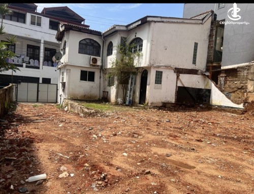 Land for Sale in Mount Lavinia - Mount Lavinia, Vihara Road 13 Perches of Land with an Old House for Sale