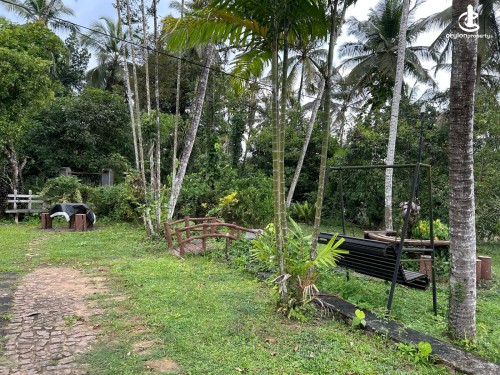 Land for Sale in Gampaha - Gampaha - Hiripitiya Large Coconut Land with a Large House for Sale