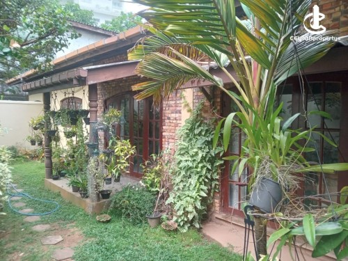 Land for Sale in Negombo - Ref(P-DINU-780)Land with house for Sale – Jambugasmulla Road, Nugegoda