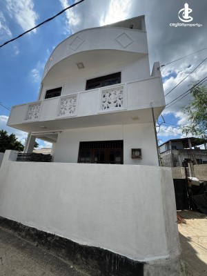 House for Sale in Ethul Kotte - Unfurnished 3-Storey House for Sale in Kotte