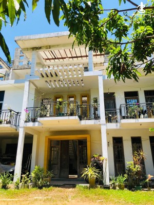 House for Sale in Kiribathgoda - 3-Story Luxury House for Sale – Kiribathgoda / Dalugama