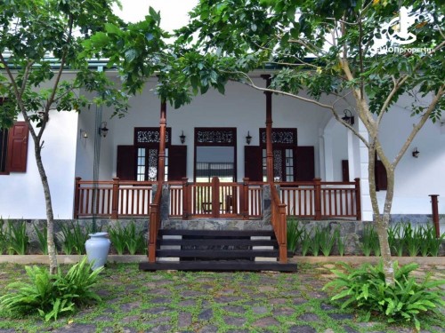 Villa & Bungalow for Holiday in Galle - Iain Lake Winds Villa warmly welcomes you