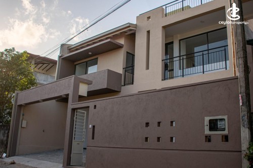 House for Sale in Kesbewa - Modern Brand new house for sale in Kesbewa by pass