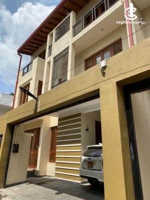 House for Rent in Colombo 6 (Wellawatta,Pamankada,Kirulapona South) - Colombo 06 -brand new 4 room luxury modern house rent