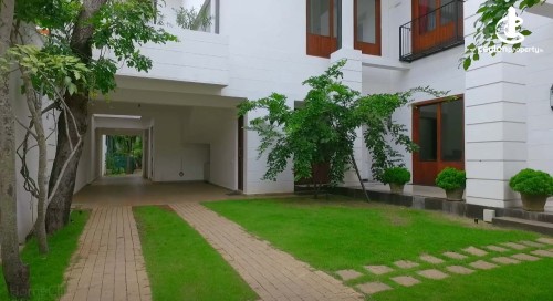 Commercial Property for Rent in Nawala - NAWALA – Rajagiriya luxurious modern 7 rooms villa building/house lease