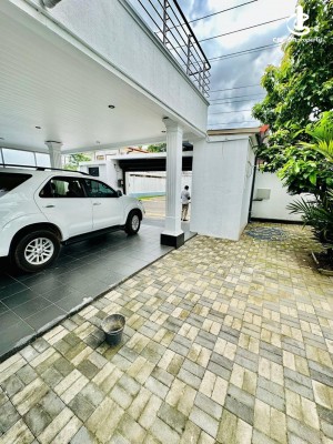 House for Rent in Battaramulla - Battaramulla 4500 SqFt Luxury Pool House with 4 Beds For Rent