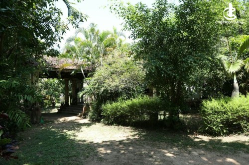 Land for Sale in Nugegoda - Nugegoda 57.74 Perches of Land with an Old House For Sale.