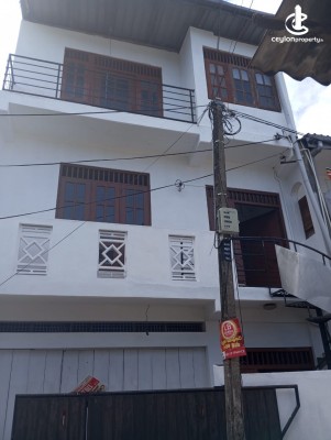House for Sale in Colombo 5 (Narahenpita,Havelock Town,Kirulapona North) - Three Storey House For Sale In Narahenpita