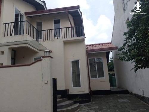 House for Sale in Sri Jayawardenepura Kotte - 7 Perch House for sale in Ebuldeniya