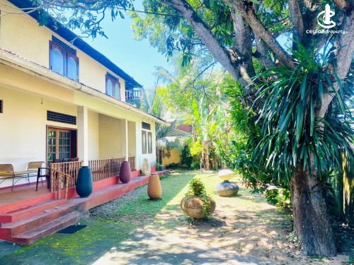House for Sale in Mount Lavinia - 16 Perch Land with old house for sale in Mount Lavinia