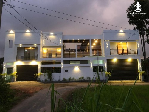 House for Sale in Kottawa - Luxury House with Swimming pool in Kottawa