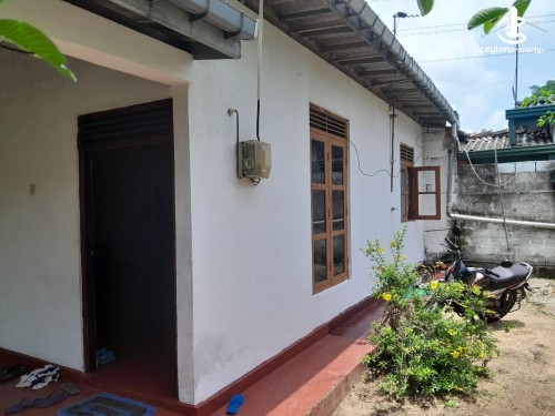 House for Sale in Ekala - Spacious House for Sale in Ekala, Rajamawatha