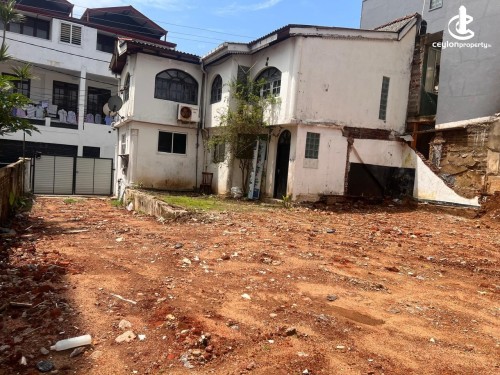 House for Sale in Mount Lavinia - A valuable land with house situated in a highly residential area in Mount Lavinia.