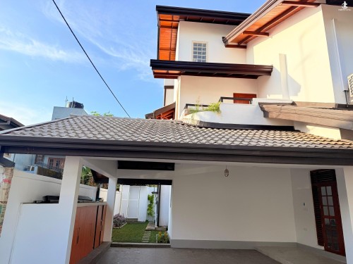House for Sale in Nawala - Valuable House for sale in Nawala.